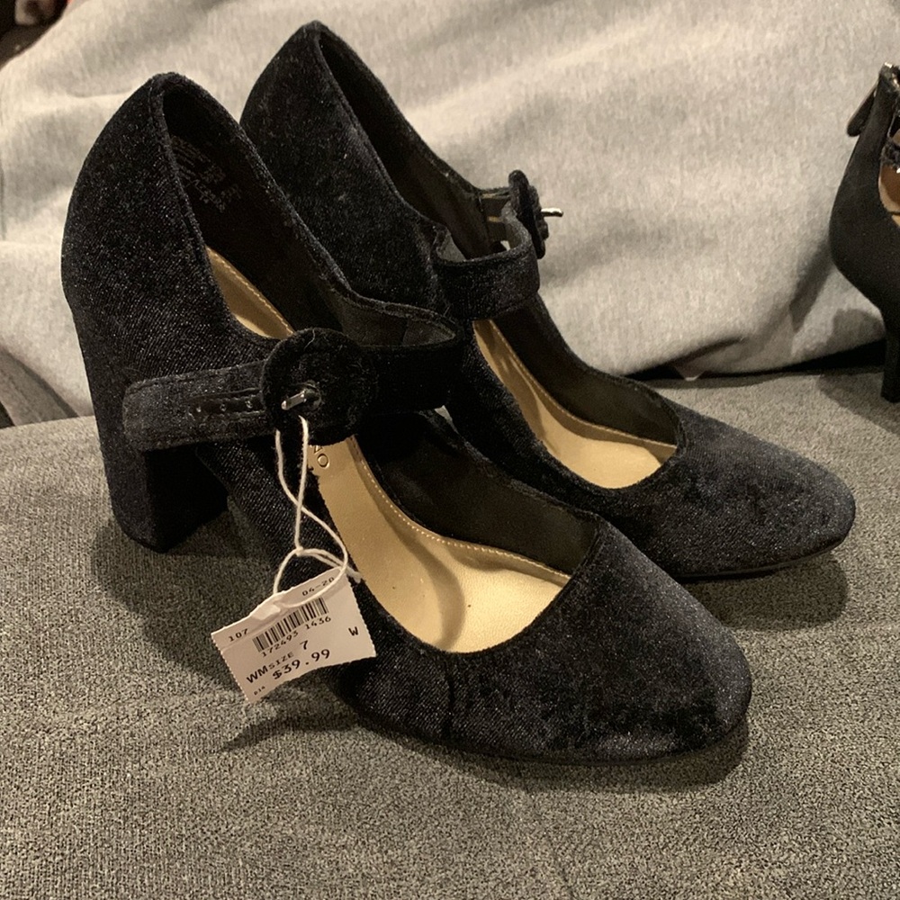 Christian Soriano Womens Marley Black Velvet Strap Chunky Heel Shoe 7W NWT